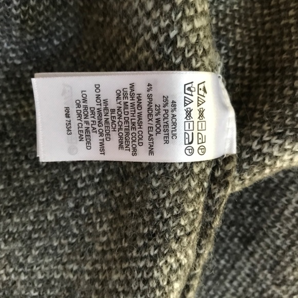 A Ellen Tracy wool and acrylic jacket - Picture 6 of 7